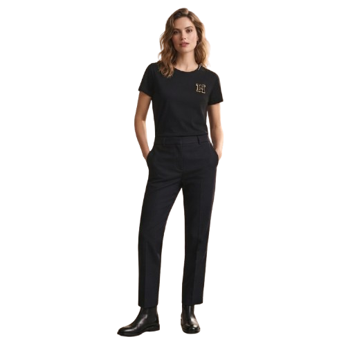 Camiseta negra Tommy Hilfiger con un logotipo 'H